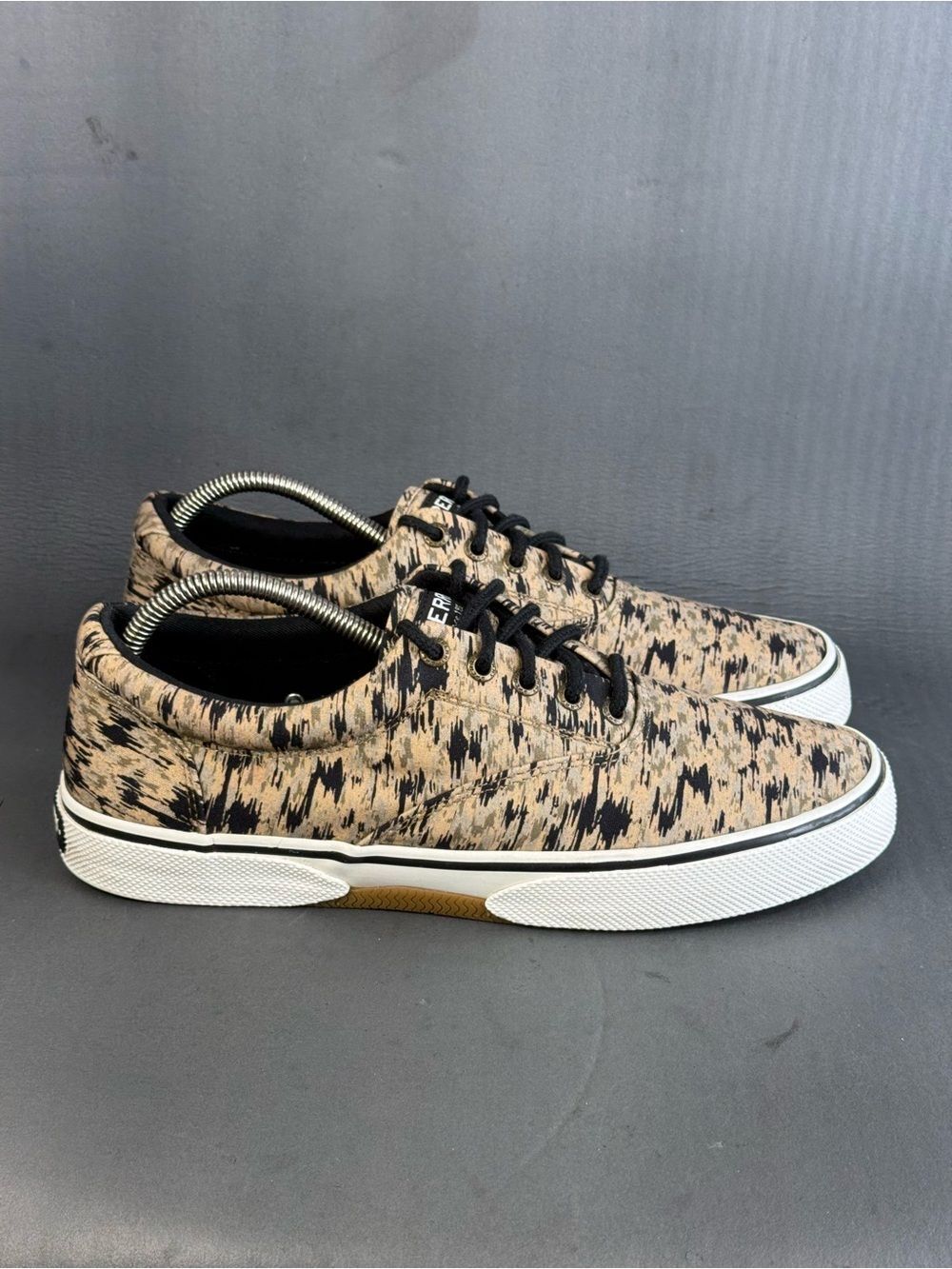 Sperry Halyard CVO sneaker shoes men’s size 9.5